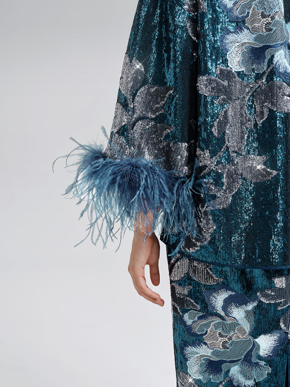 Pullu Nakışlı Tüylü Bluz