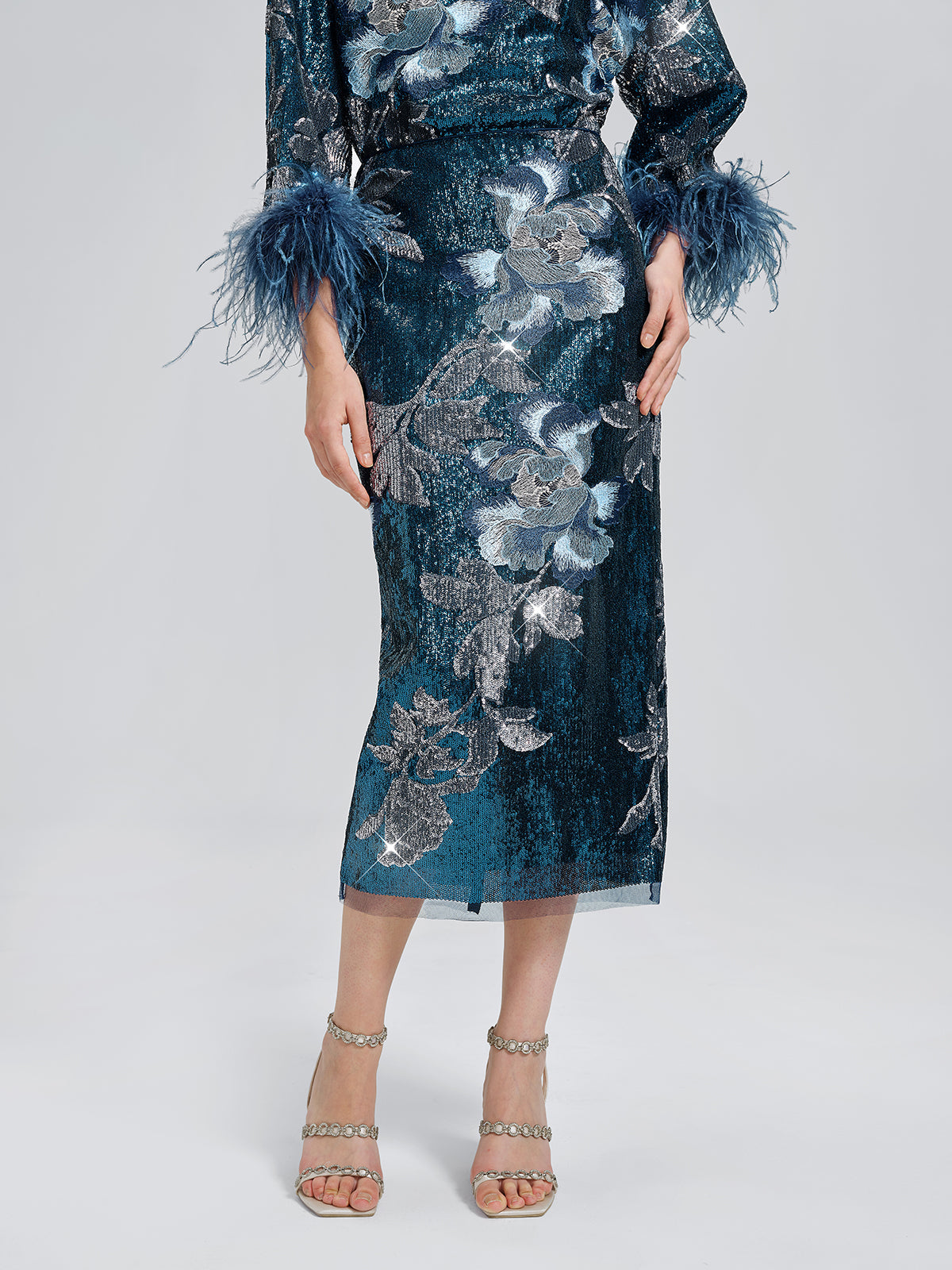 Pullu Çiçek Nakışlı Etek