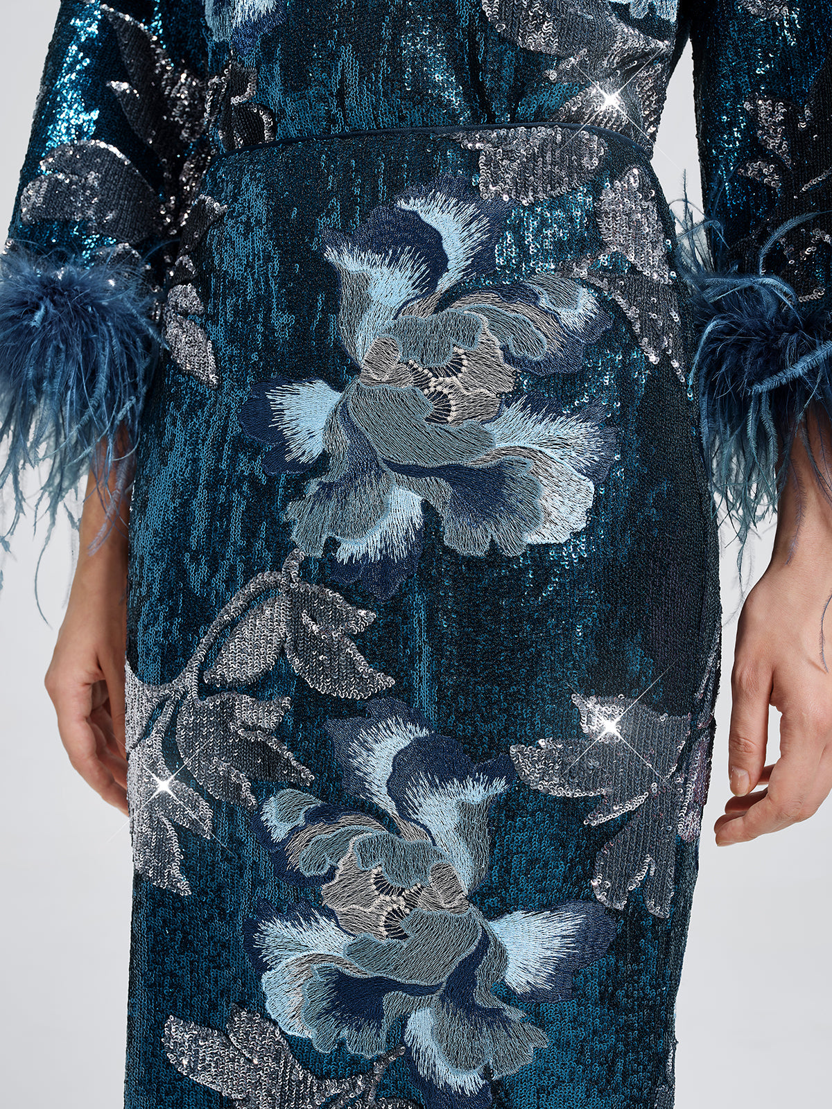 Pullu Çiçek Nakışlı Etek