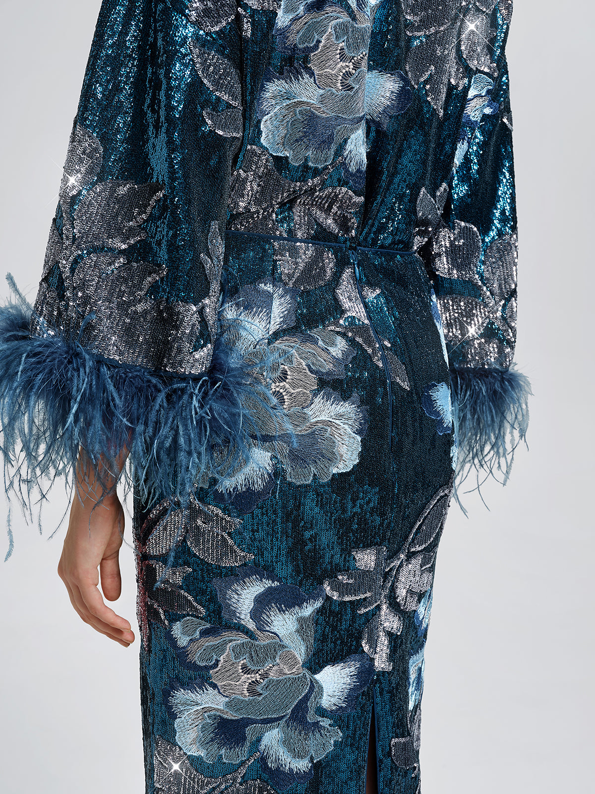 Pullu Çiçek Nakışlı Etek