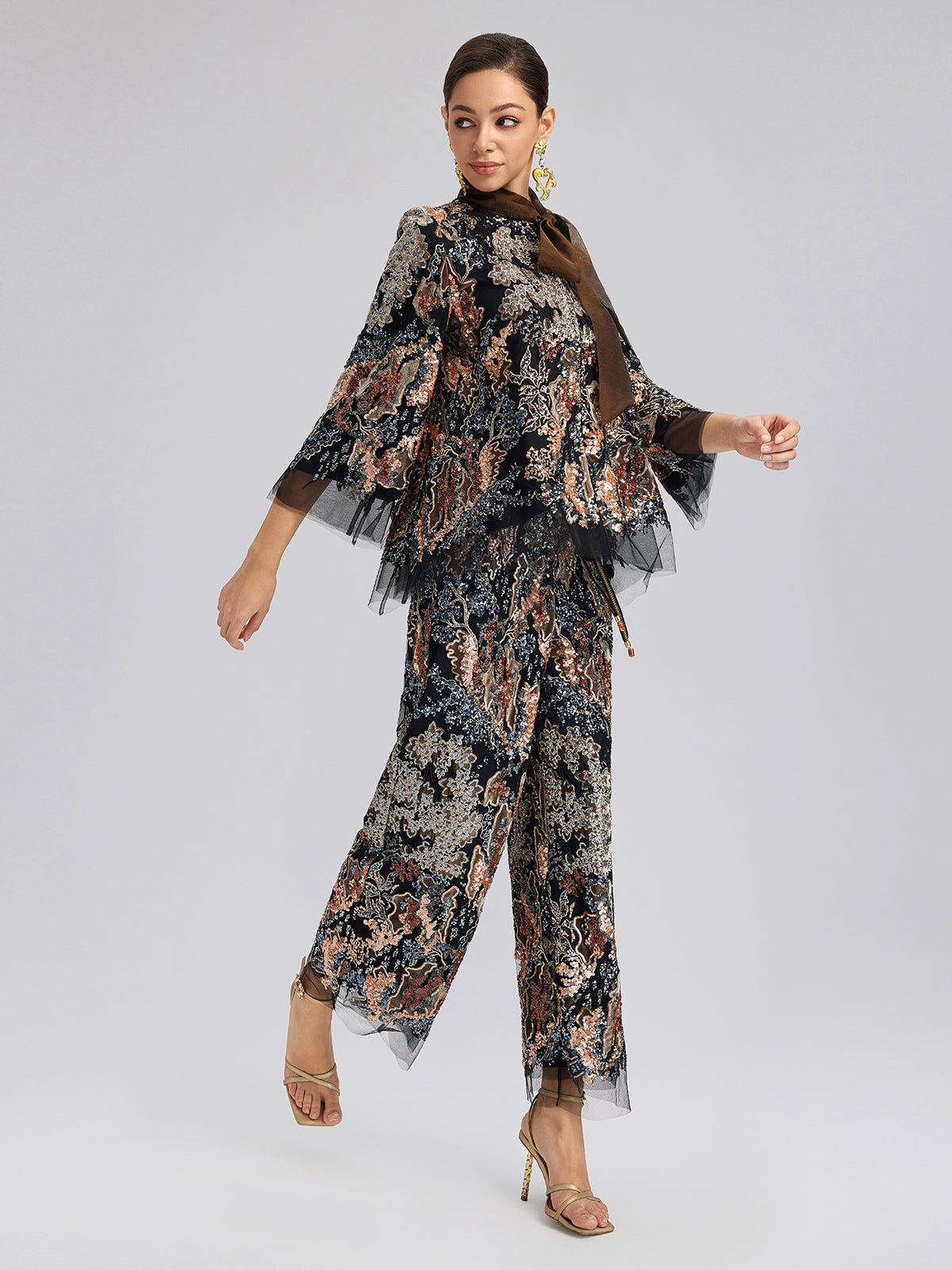 Pullu Sarmaşık Nakışlı Düz Pantolon