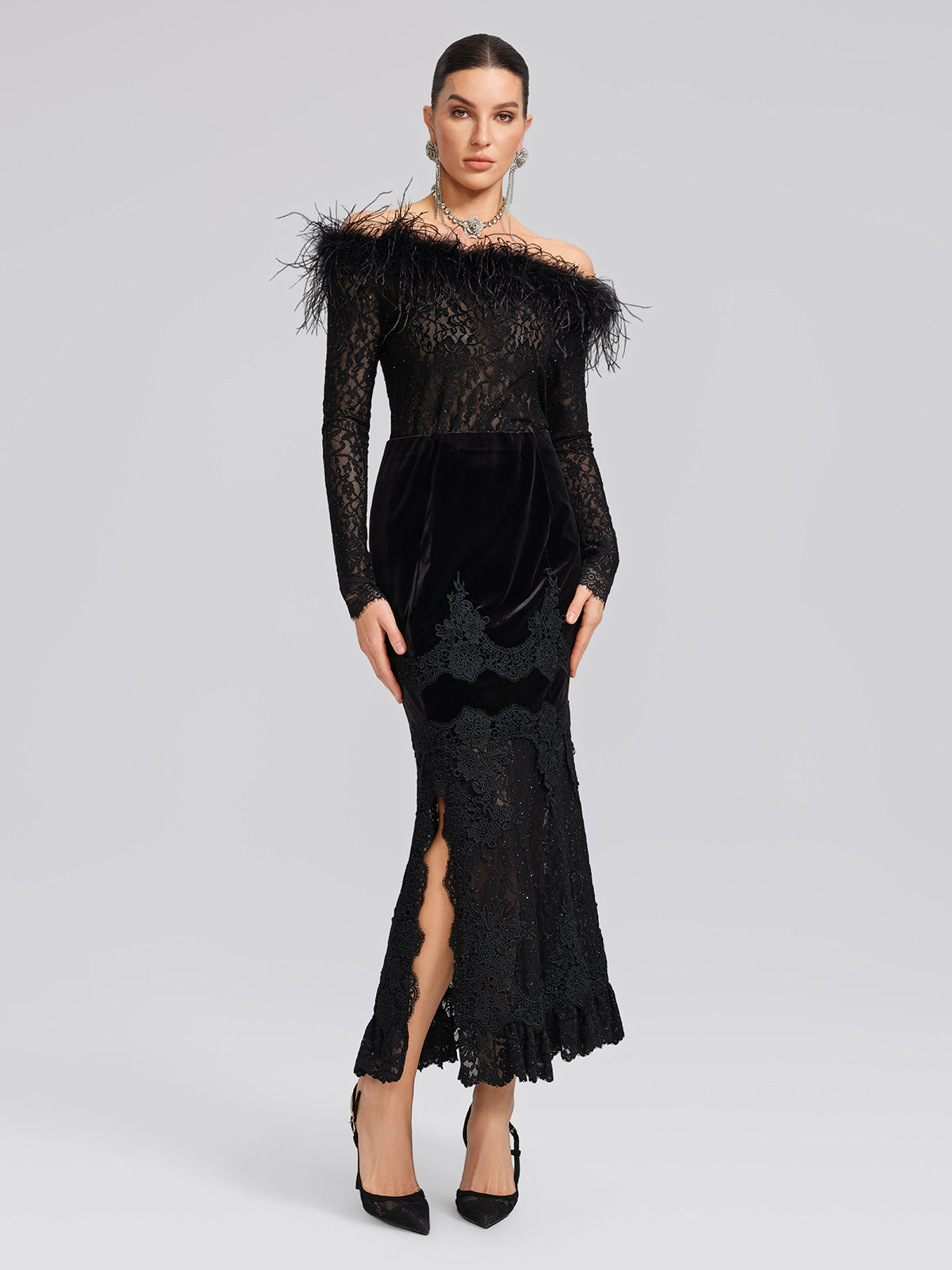 Omzu Açık Tüylü Pullu Dantel Bluz