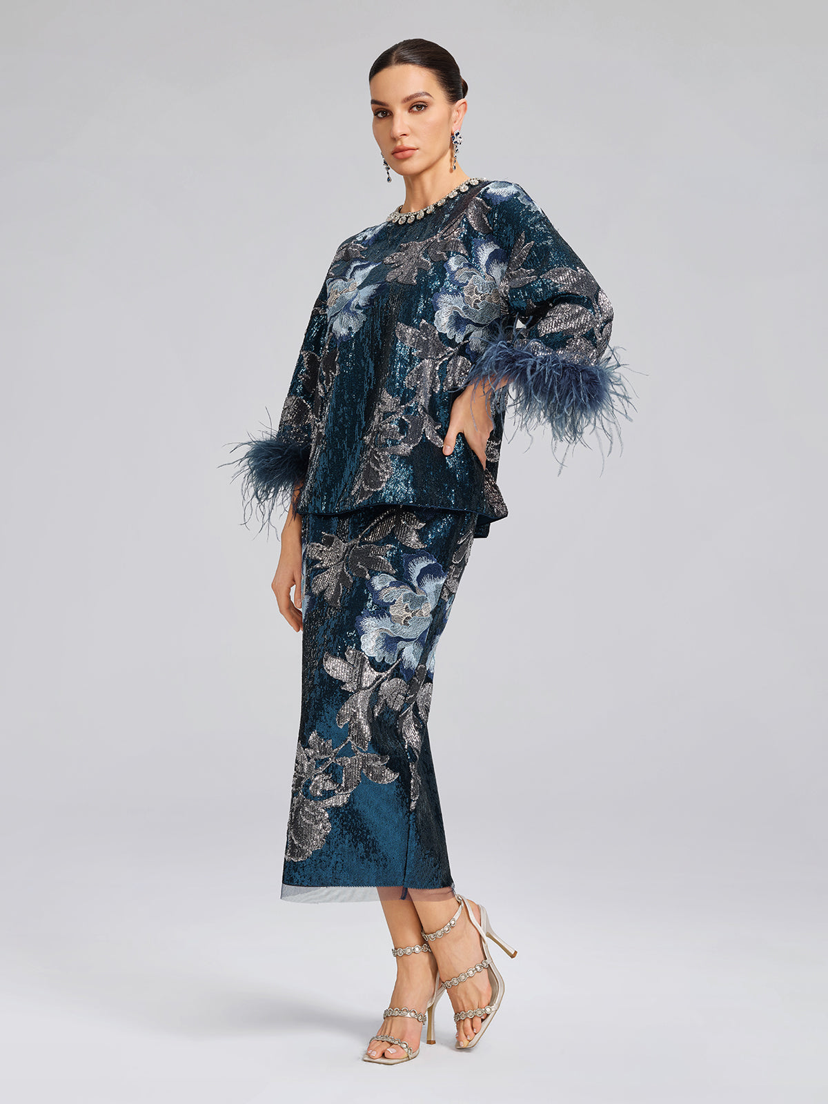 Pullu Nakışlı Tüylü Bluz