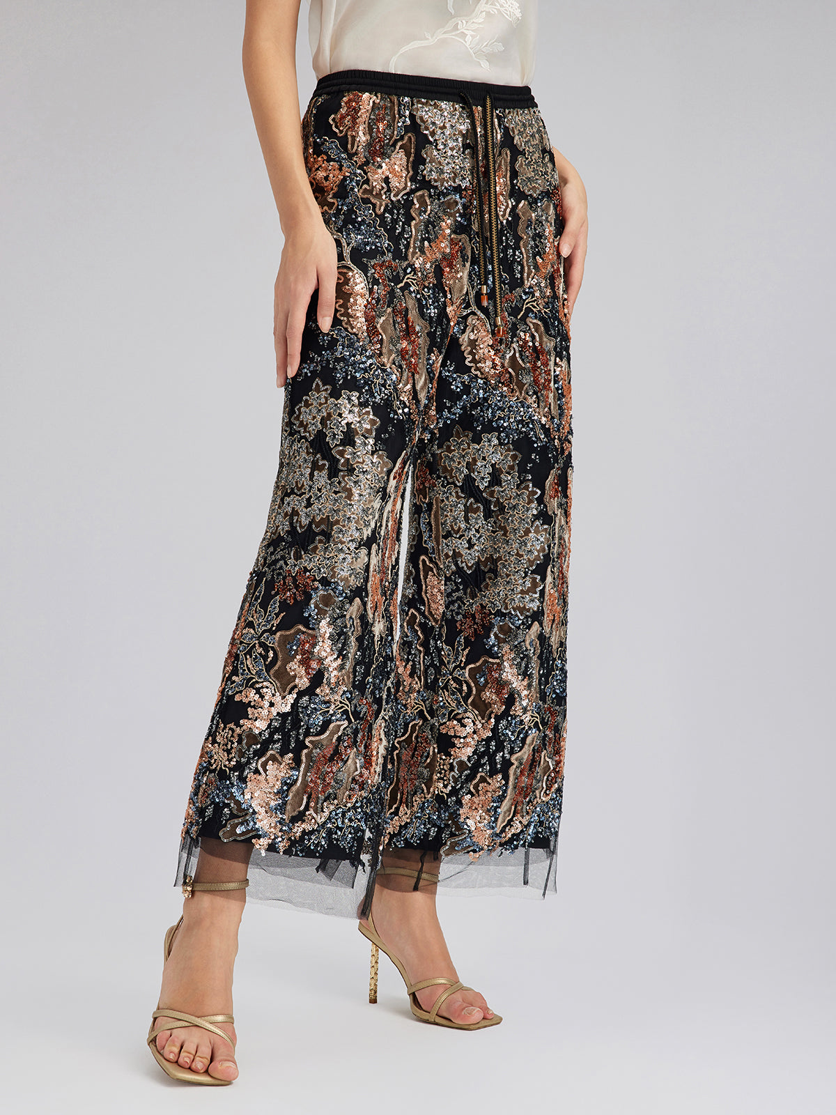 Pullu Sarmaşık Nakışlı Düz Pantolon