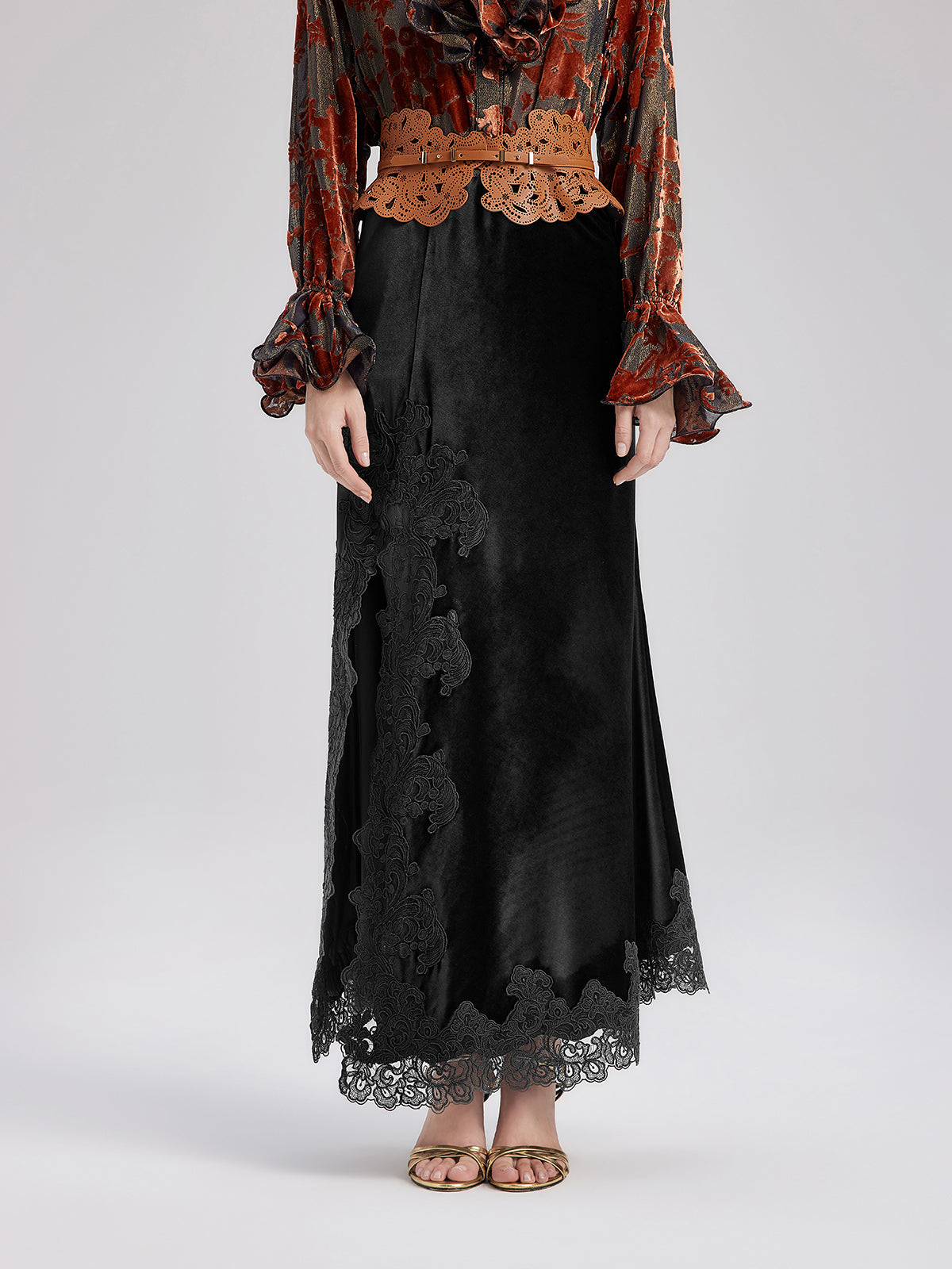 Fransız Dantel Kadife Yırtmaçlı Etek