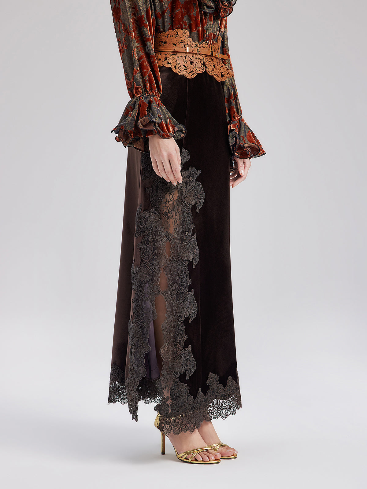 Fransız Dantel Kadife Yırtmaçlı Etek