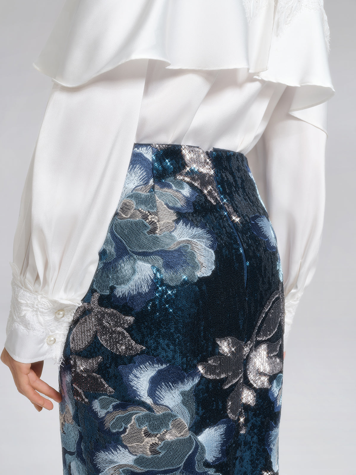 Pullu Çiçek Nakışlı Etek