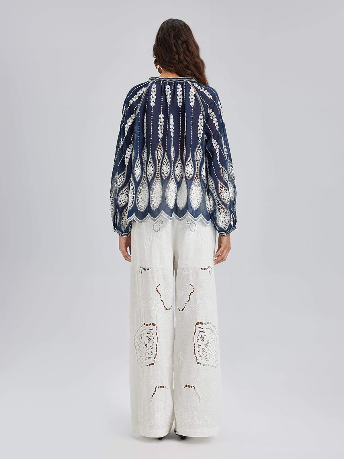 Yoğun Püskül Nakışlı Pencereli Bluz