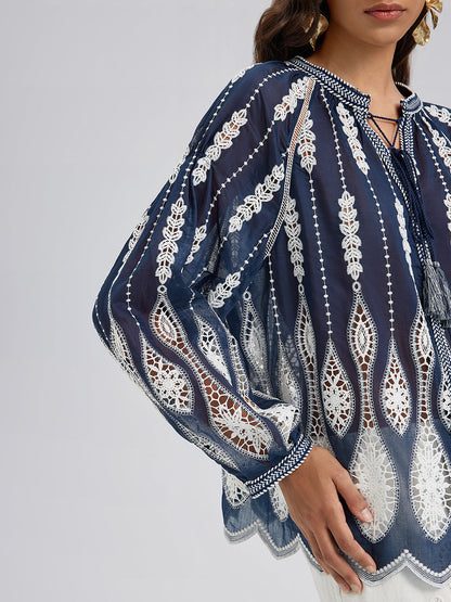 Yoğun Püskül Nakışlı Pencereli Bluz