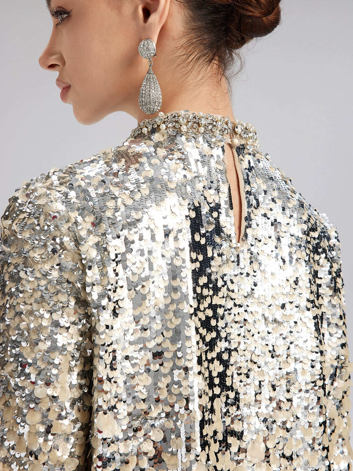 Boncuklu Gölgeli Püsküllü Hakim Yaka Bluz