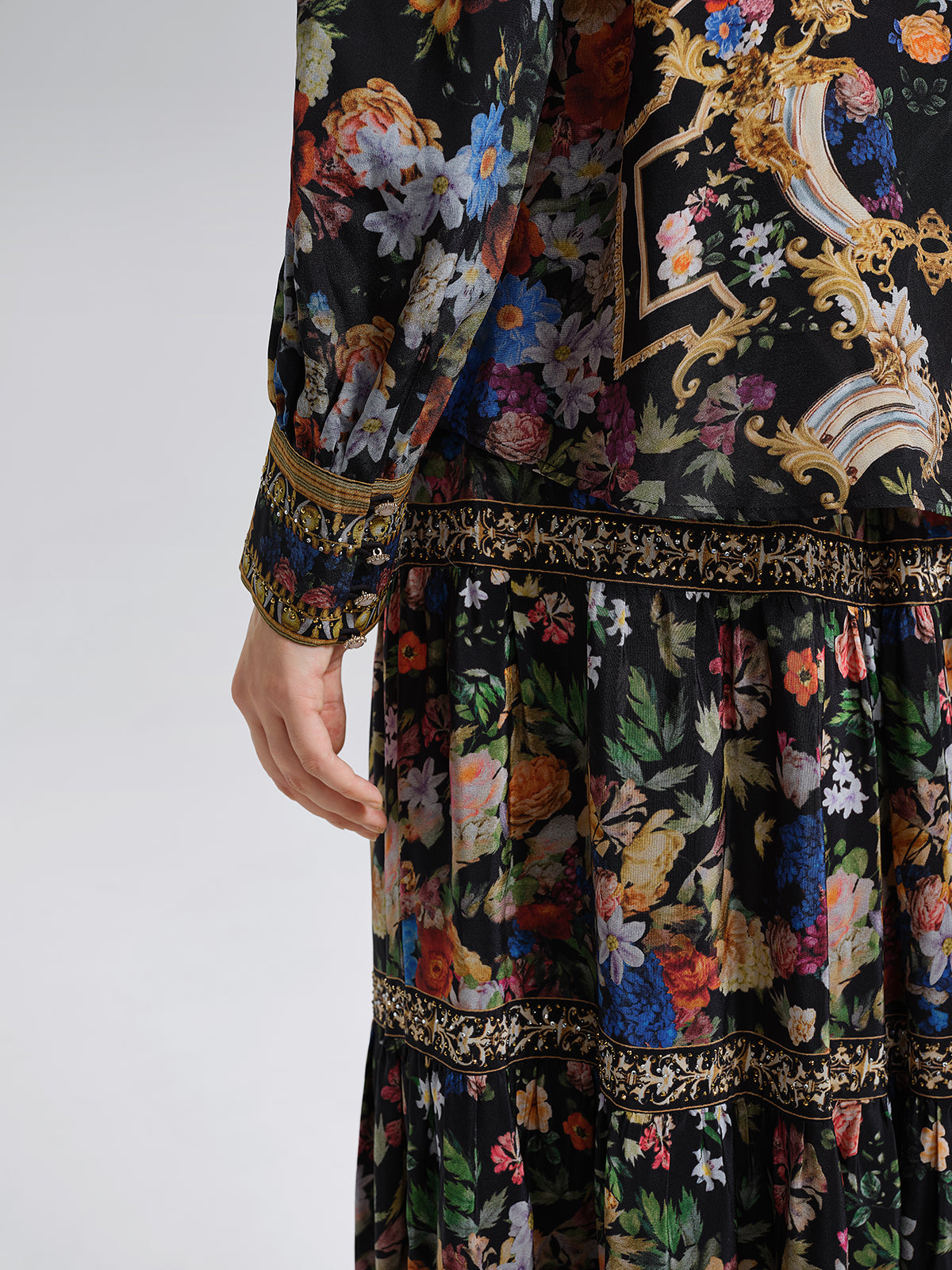 %100 İpek Çiçekli Taşlı Bluz