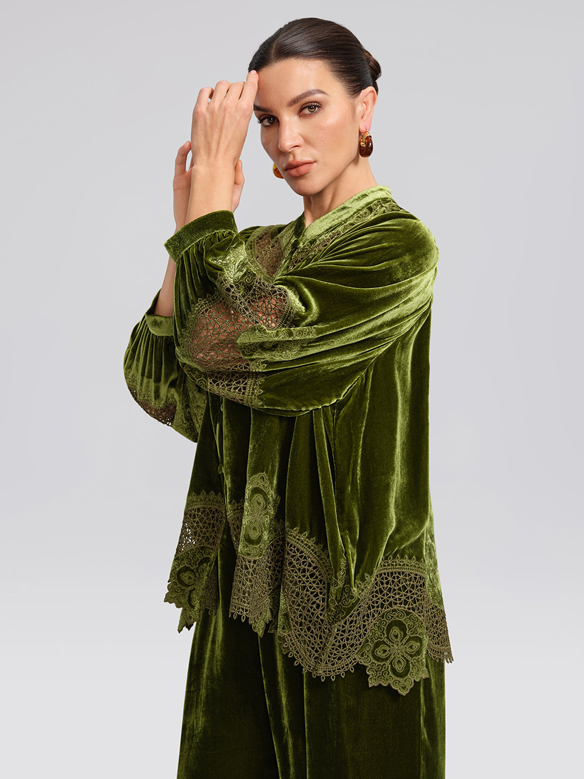 Düz Kesim Pencereli İpek Kadife Bluz