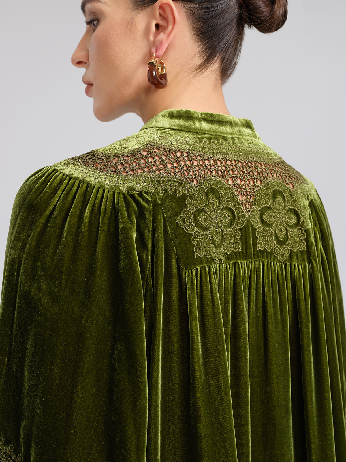 Düz Kesim Pencereli İpek Kadife Bluz