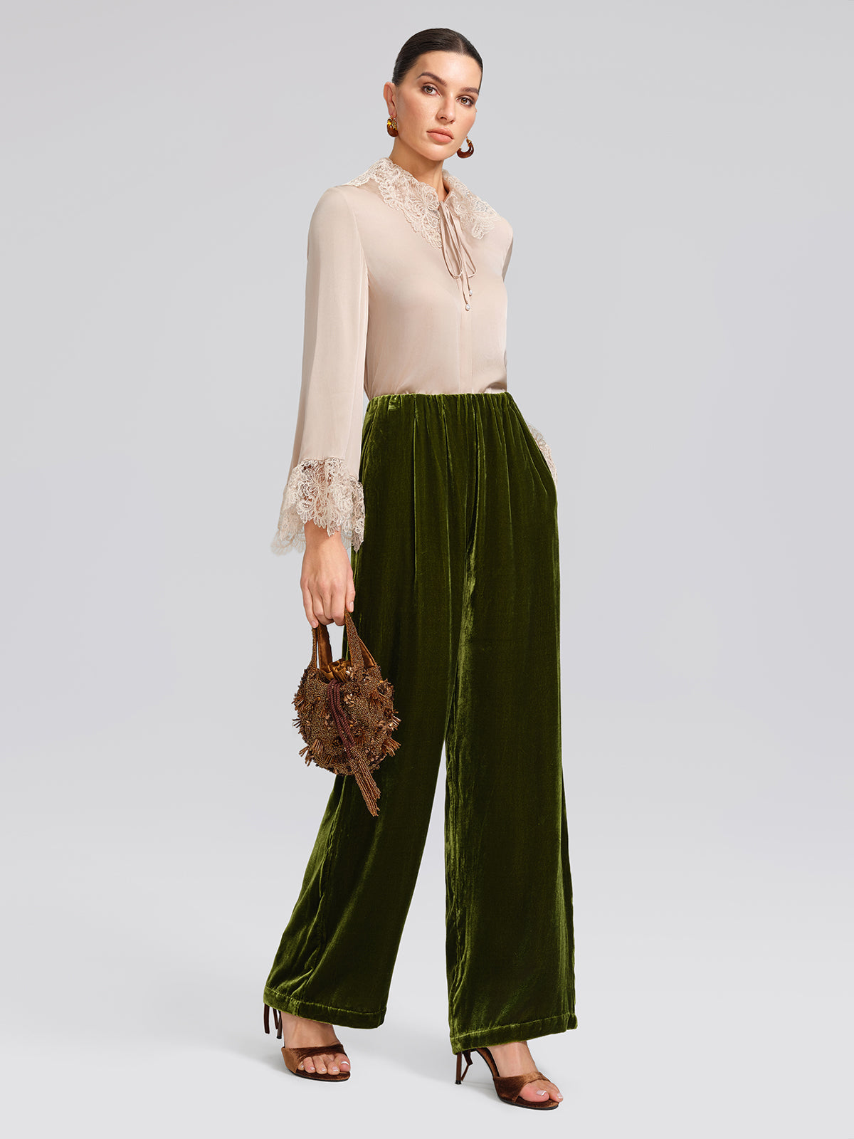 İpek Dantel Yakalı Gömlek