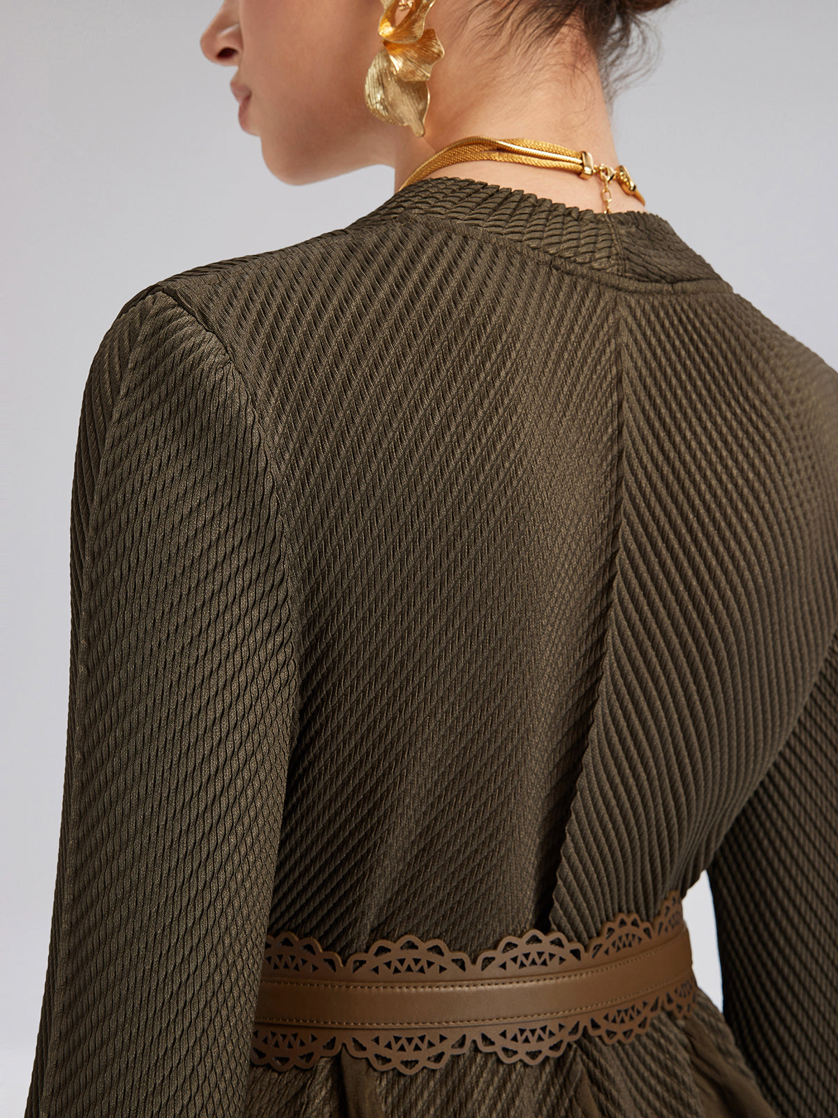 Çiçek Kenarlı Dokulu V Yaka Bluz