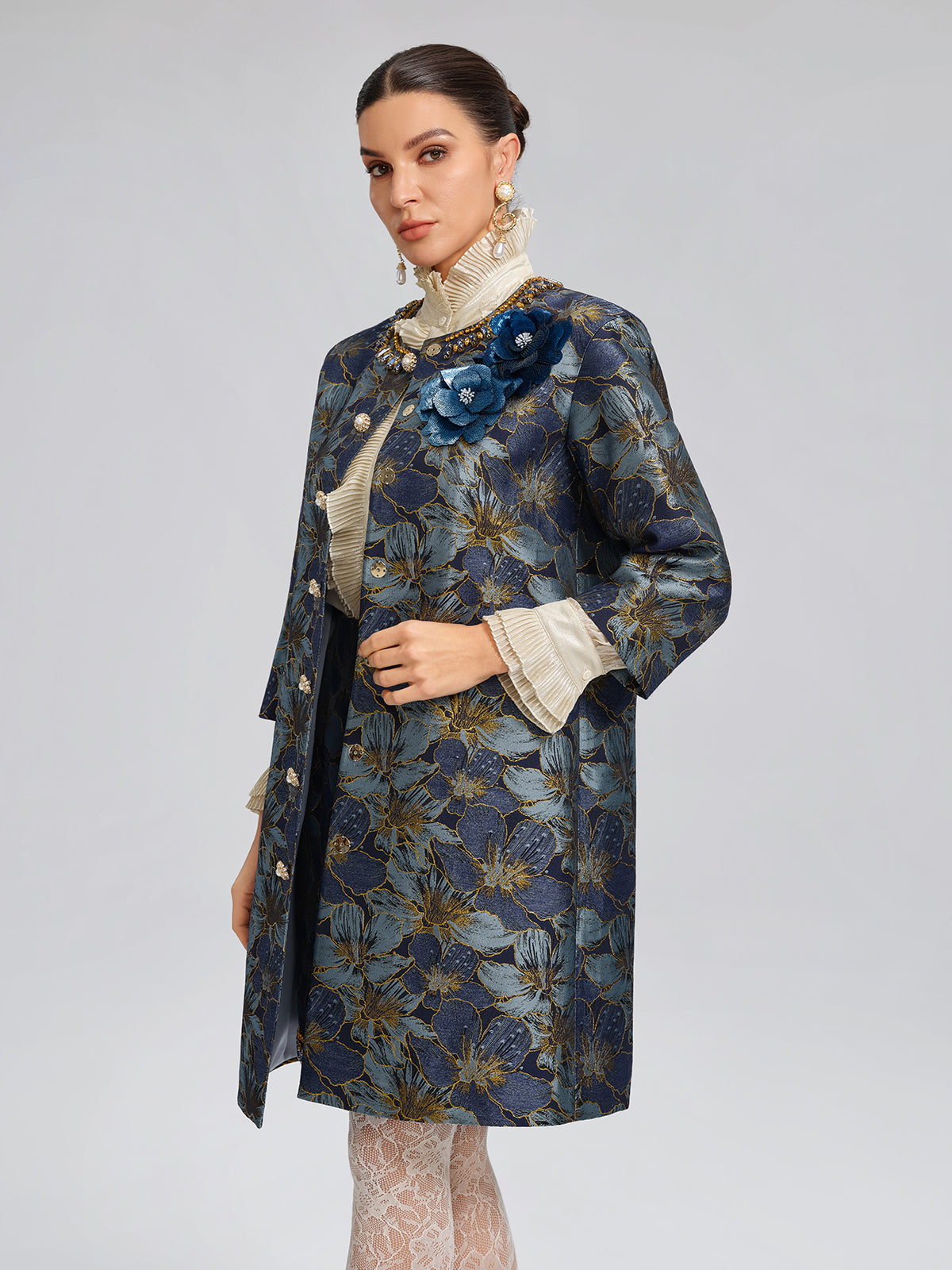 El İşlemesi Taşlı Çiçekli Jakar Ceket