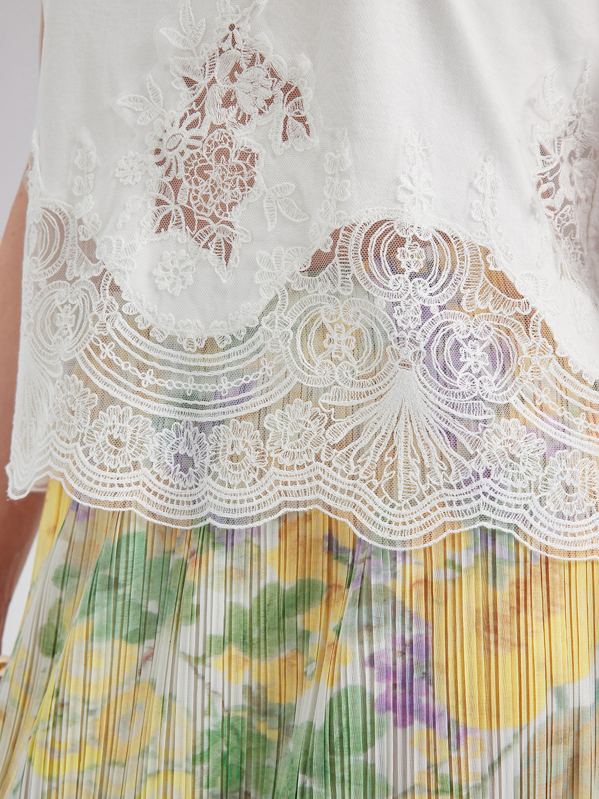 Moda Dantel Kenarlı Pamuklu Tişört