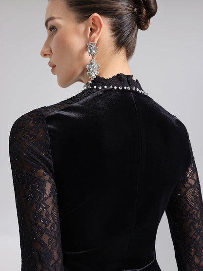 El İşlemeli Pullu Dantel ve Kadife Bluz