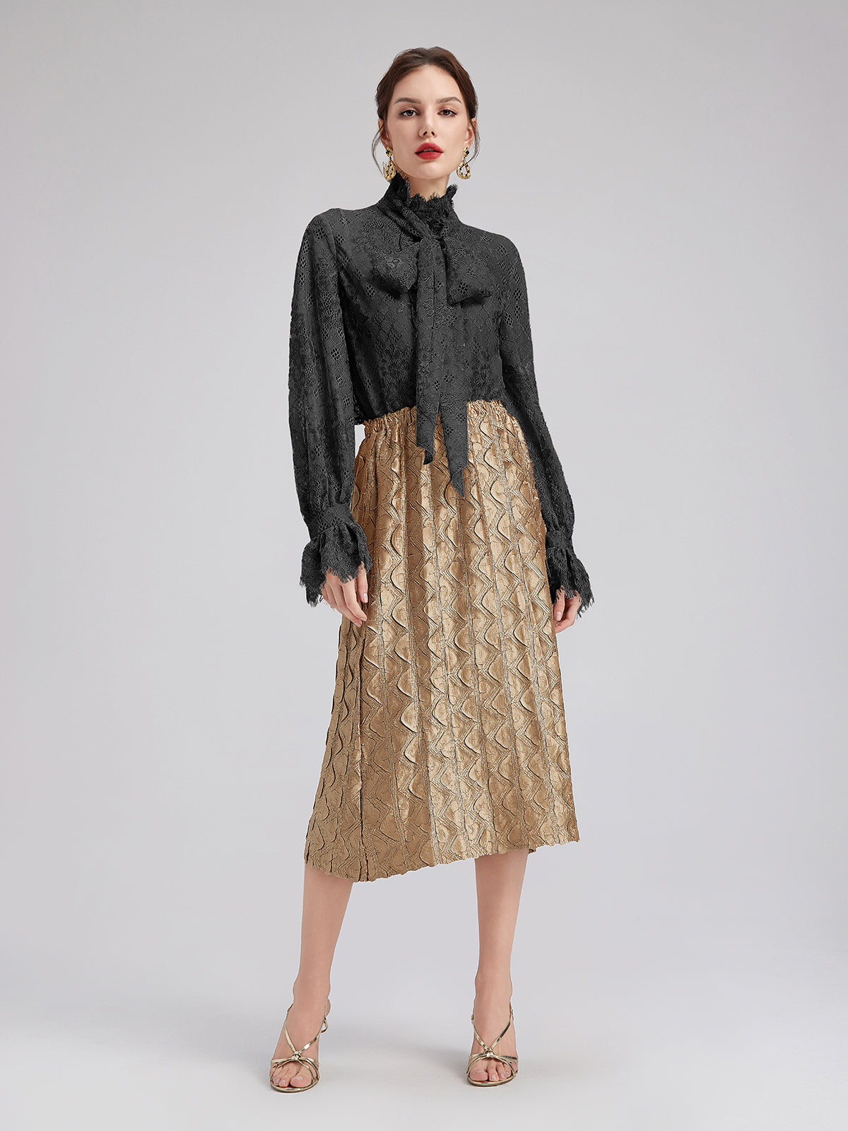 Romantik Fırfırlı Metalik Dantel Gömlek