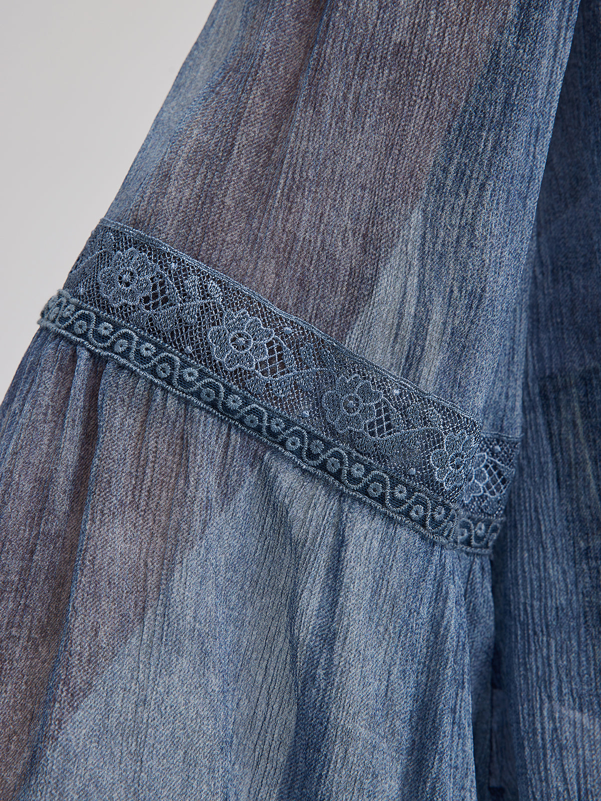 İpek Dantelli Fırfır Kenarlı Bluz (%100 İpek)