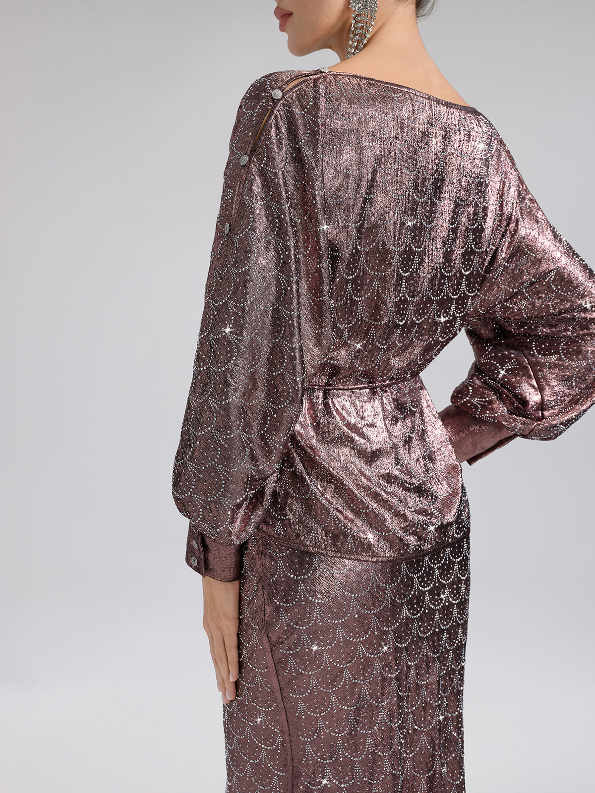 Omzu Açık Taşlı Bluz