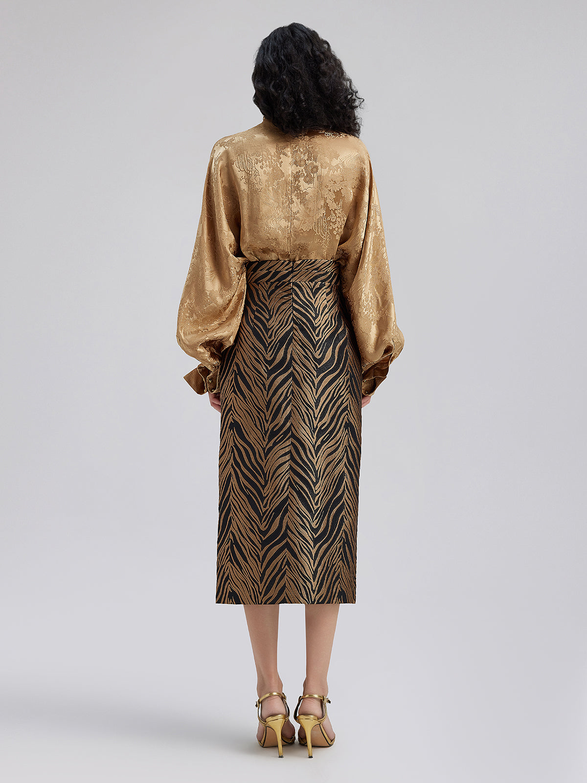 Altın Jakar Kurdele Detaylı Şık Gömlek