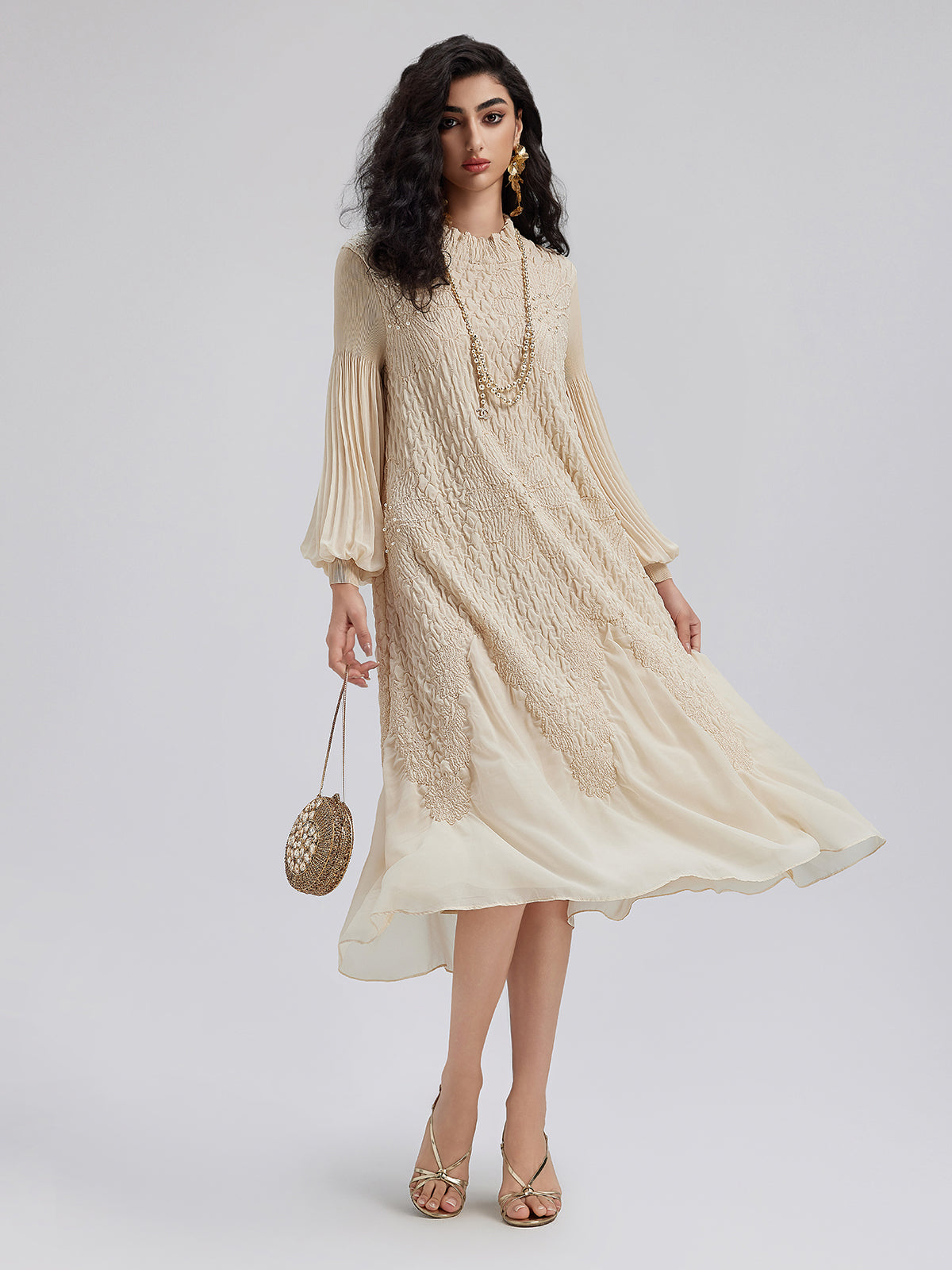 Yuvarlak Yaka Pileli Bol Nakışlı Elbise