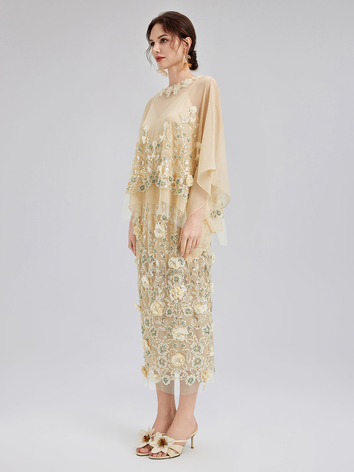 İşlemeli Çiçekli Pullu Şifon Bluz