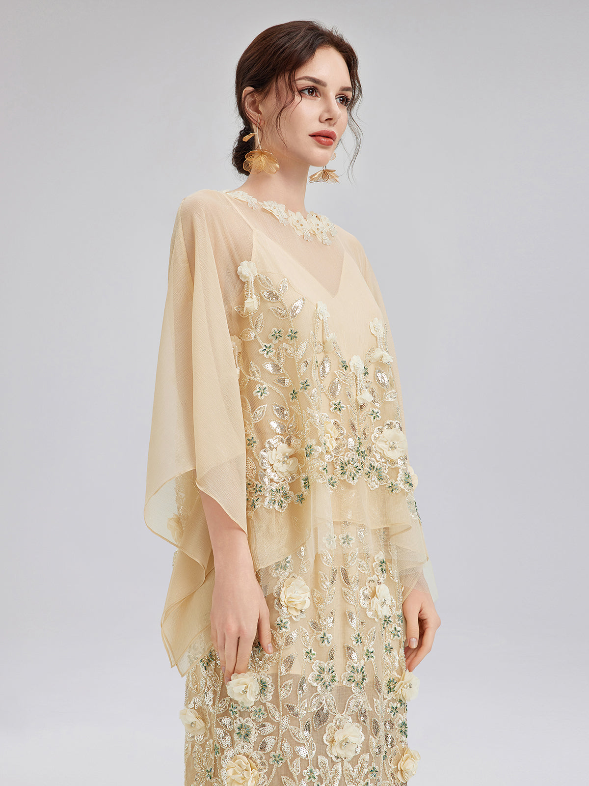 İşlemeli Çiçekli Pullu Şifon Bluz