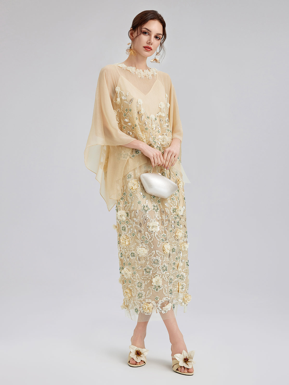 İşlemeli Çiçekli Pullu Şifon Bluz