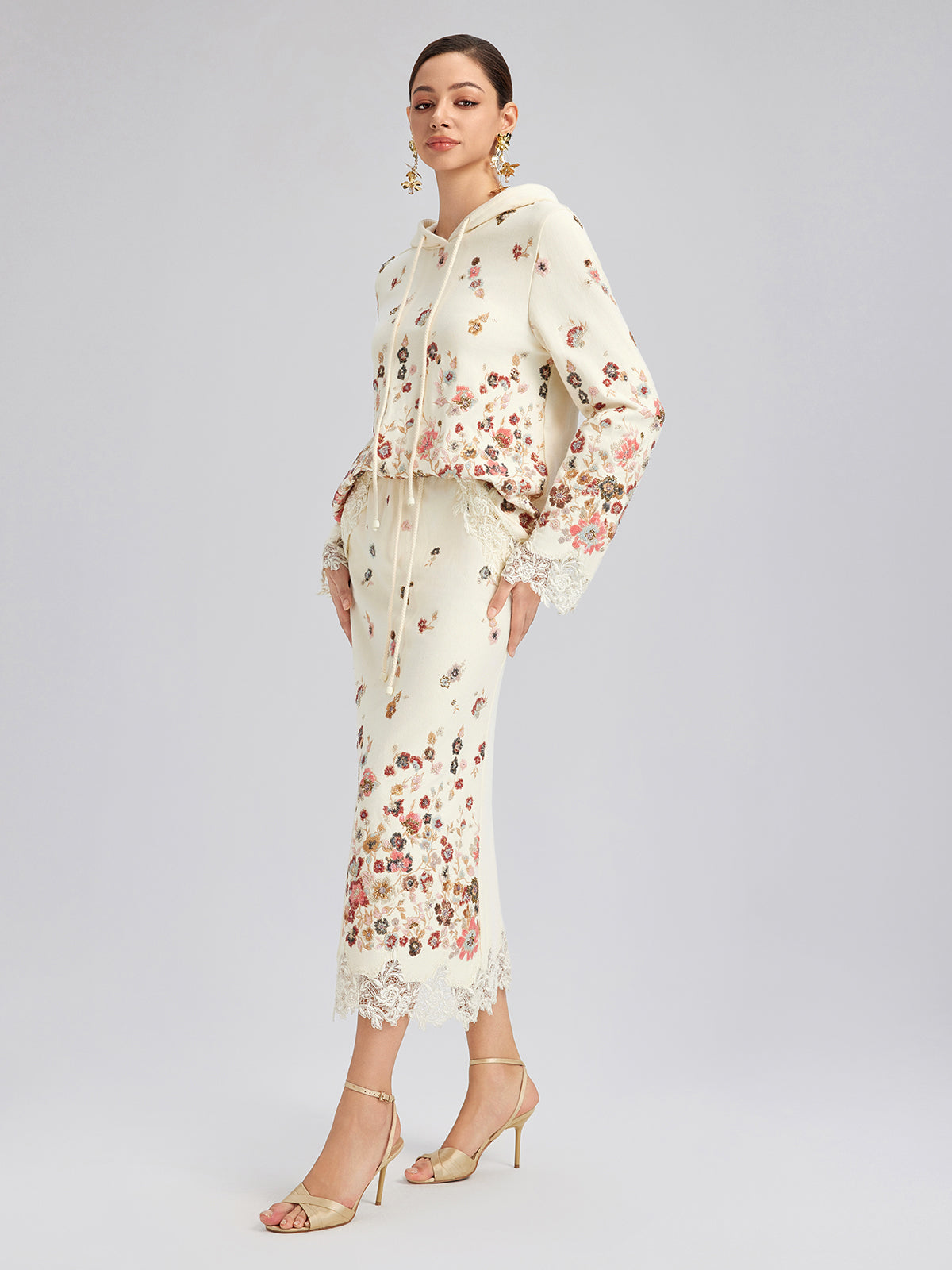 Çiçekli Pullu Nakışlı Triko Etek