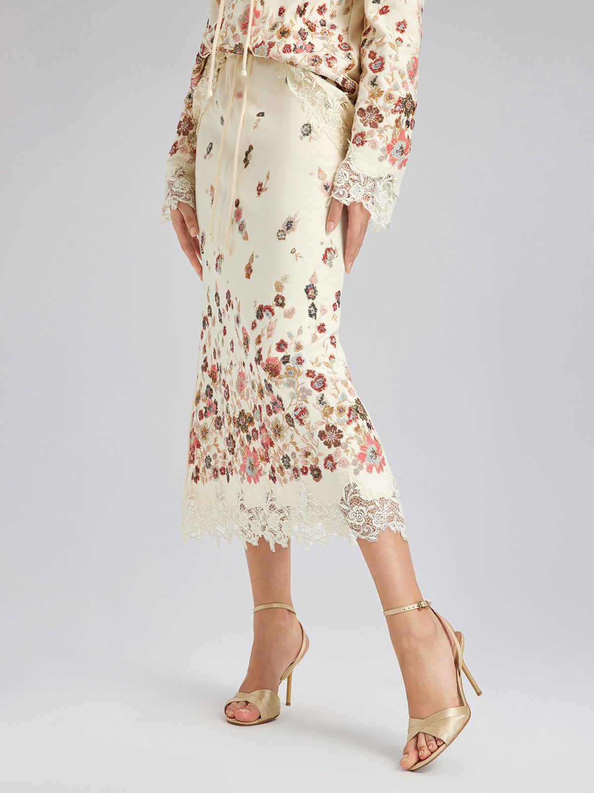 Çiçekli Pullu Nakışlı Triko Etek