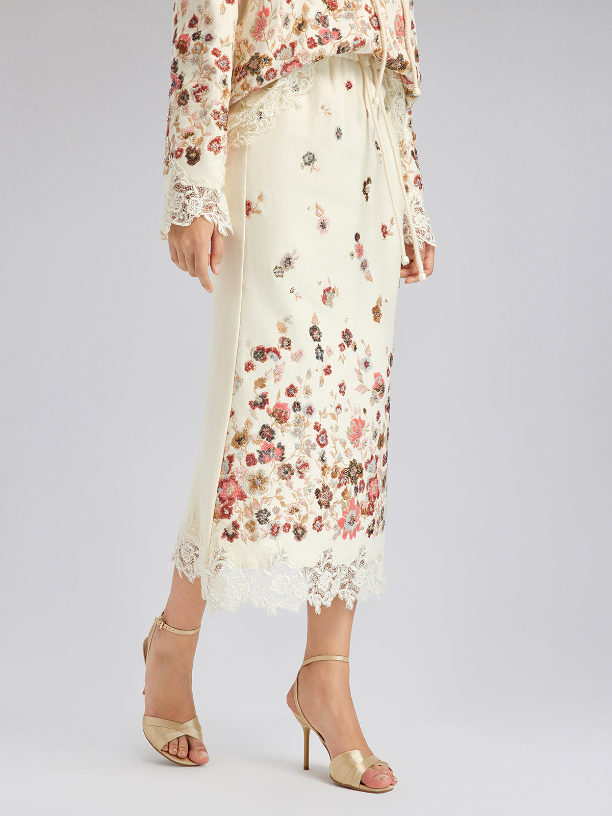 Çiçekli Pullu Nakışlı Triko Etek