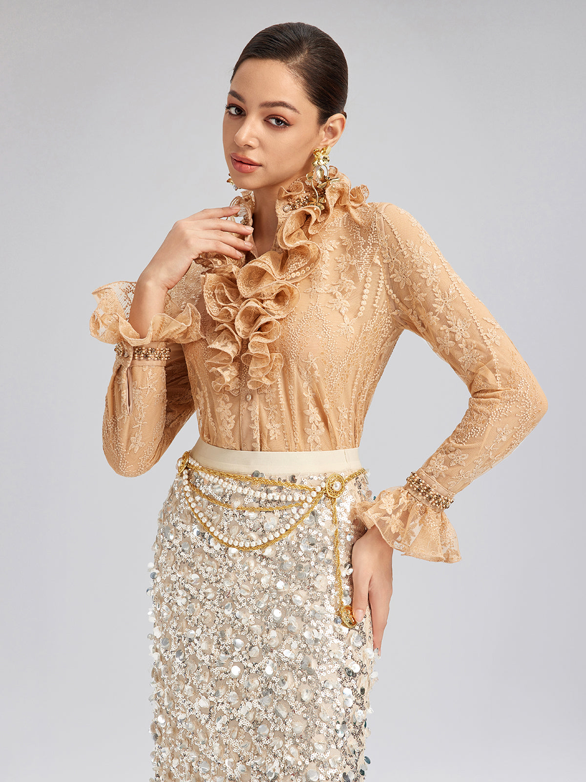 Boncuklu Dantelli Fırfır Yaka Bluz