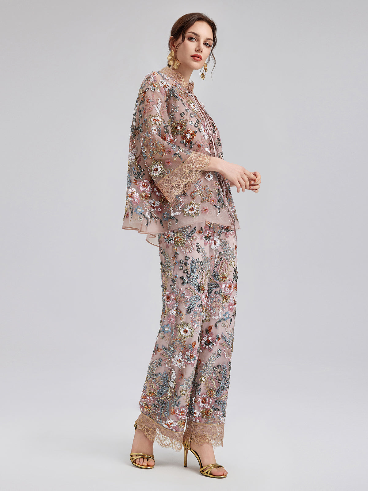 Çok Renkli Pullu Nakışlı Bluz