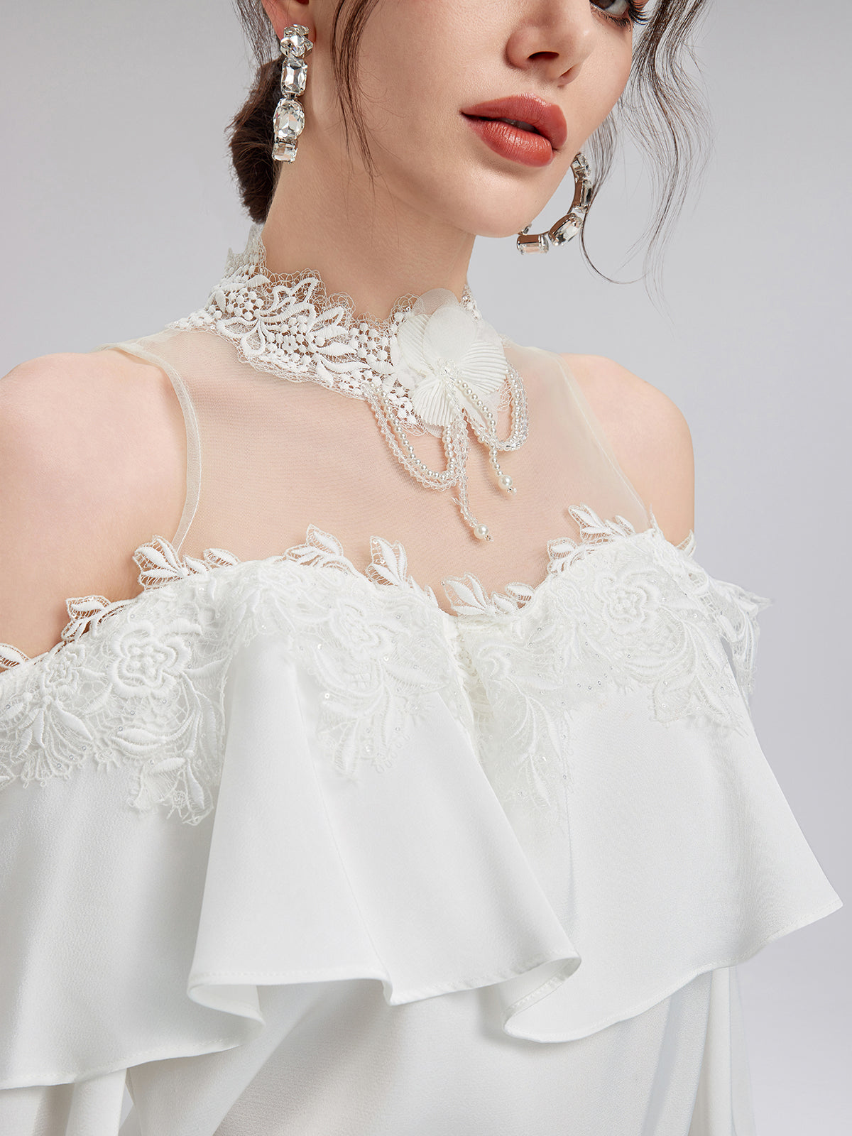 Omzu Açık Fırfırlı Dantel Tül Bluz