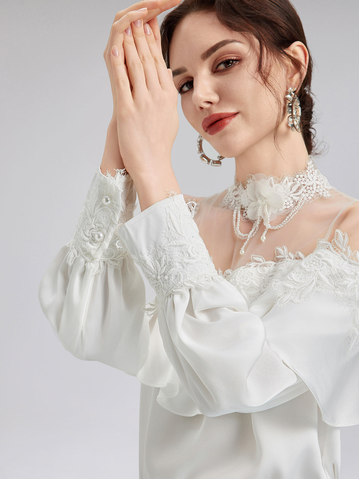 Omzu Açık Fırfırlı Dantel Tül Bluz