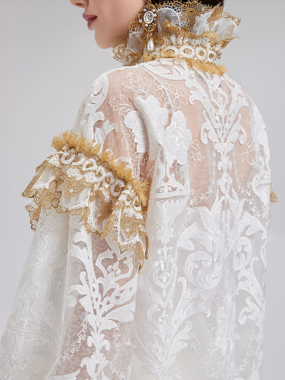 Barok Dantel Nakışlı Dik Yaka Bluz