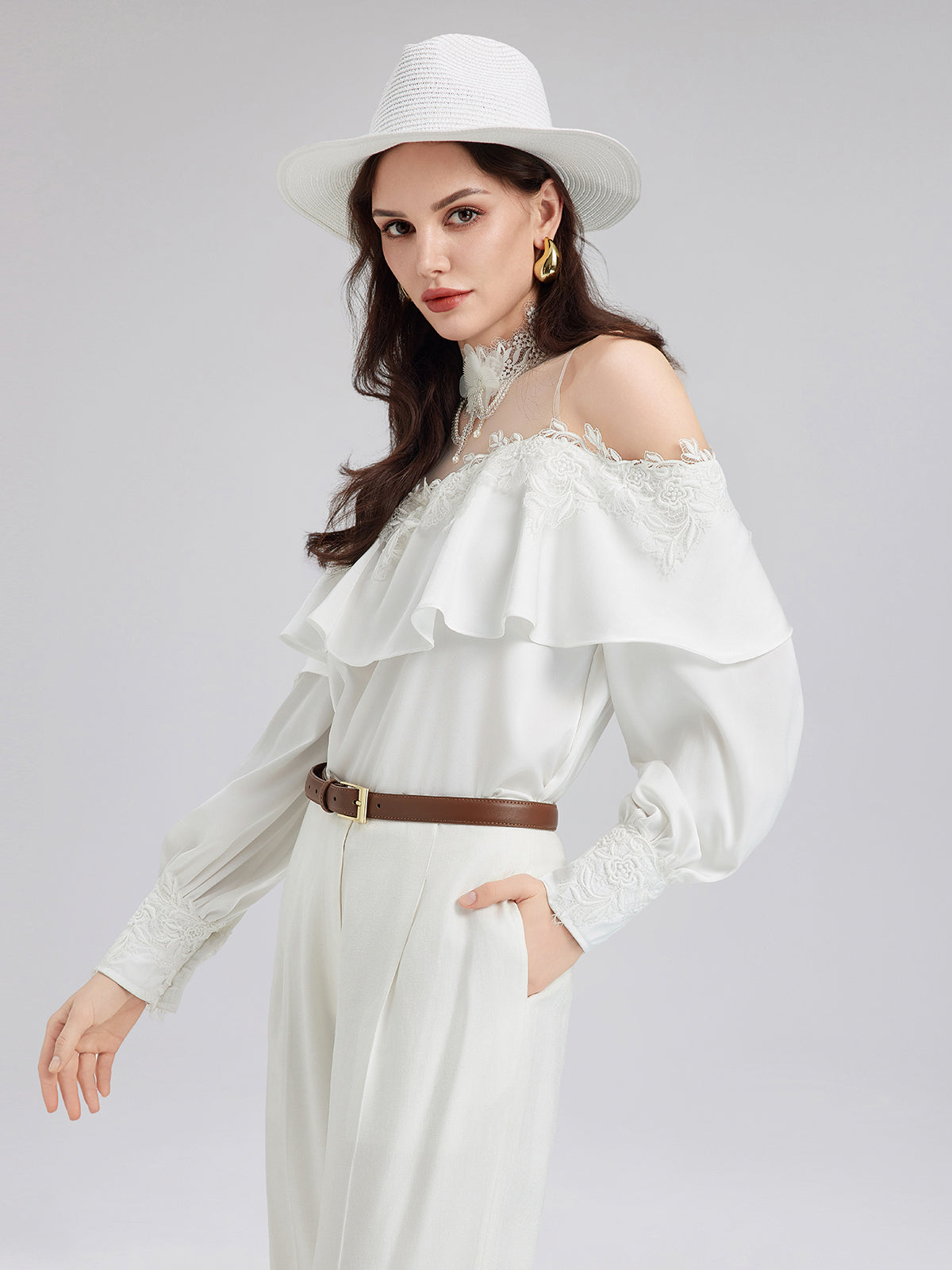 Omzu Açık Fırfırlı Dantel Tül Bluz