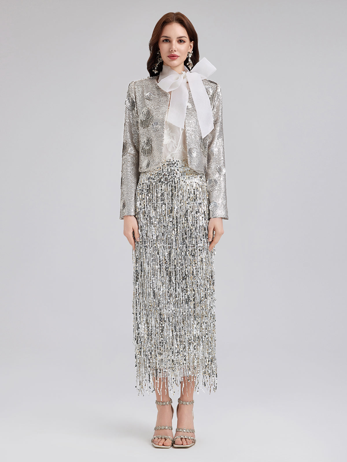 İşlemeli Pullu Kısa Kaban