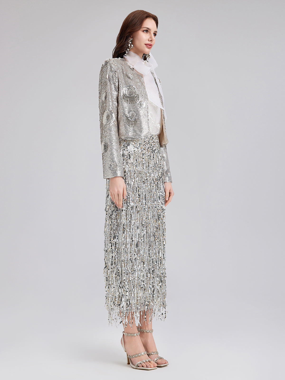 İşlemeli Pullu Kısa Kaban