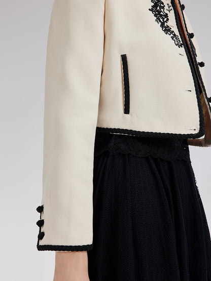 3 Boyutlu Kordon Nakışlı İpek Yün Kısa Ceket