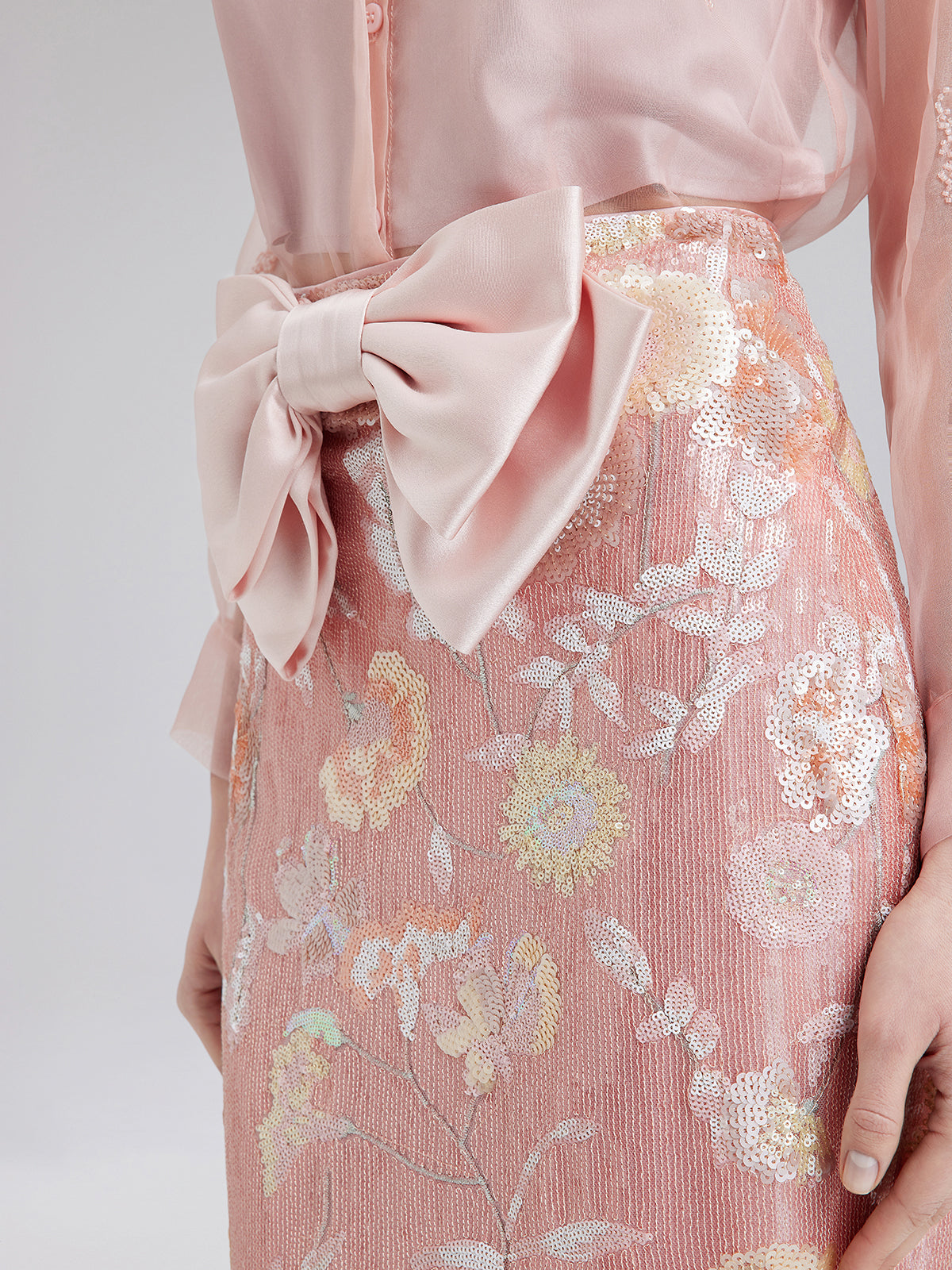 Çiçekli Pullu Fiyonklu Yırtmaçlı Etek