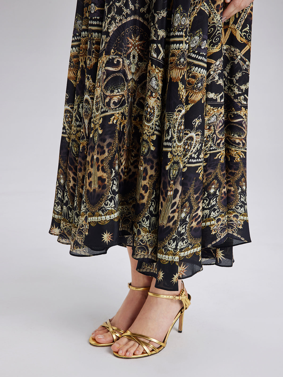 Barok Desenli İpek Gecelik Tarzı Elbise