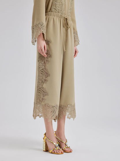 Şık Dantel Kenarlı Kısa Pantolon