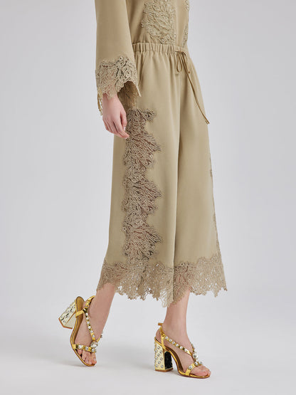 Şık Dantel Kenarlı Kısa Pantolon