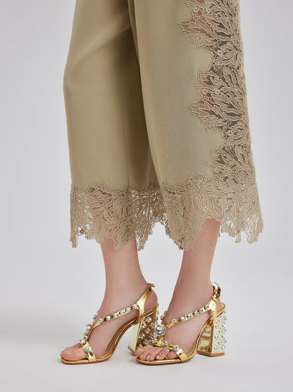 Şık Dantel Kenarlı Kısa Pantolon