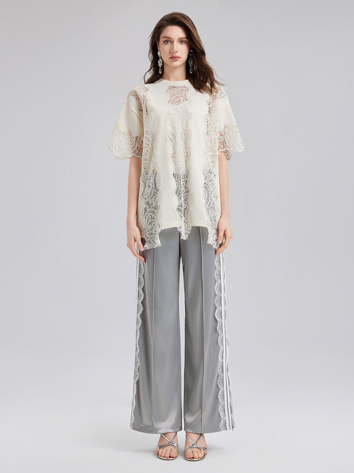 Şık Pamuklu Dantel Kenarlı Tişört