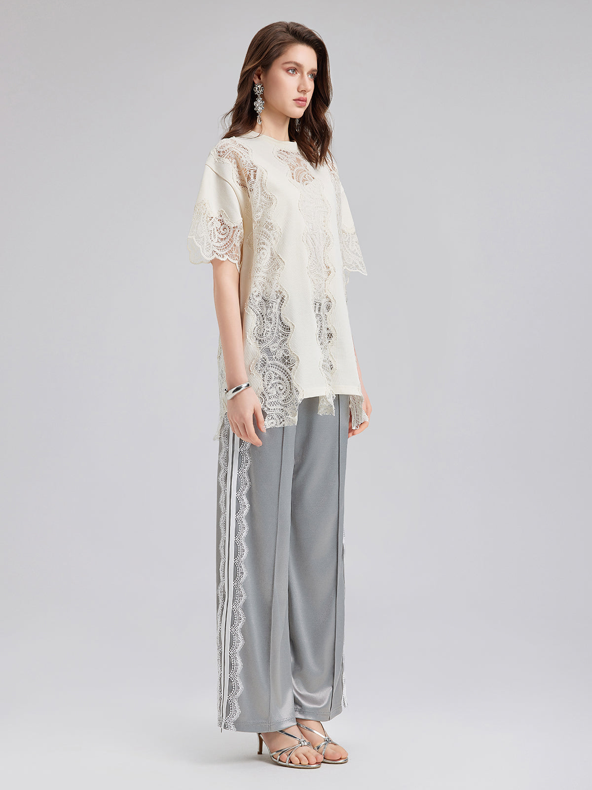 Şık Pamuklu Dantel Kenarlı Tişört