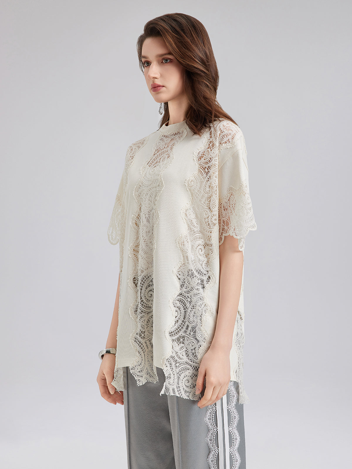 Şık Pamuklu Dantel Kenarlı Tişört